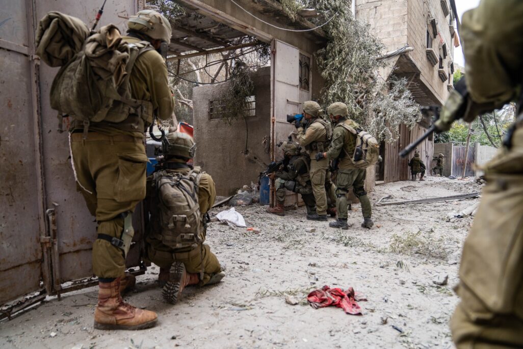 לוחמי גדוד 931 של צה"ל בפשיטה באזור דרג׳ תופאח שבצפון הרצועה (צילום: דובר צה"ל)