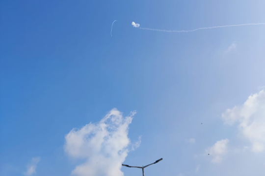 יירוט כטב"ם באזור עכו והקריות (צילום: רשתות חברתיות, סעיף 27א' לחוק זכויות יוצרים) יירוט כטב"ם באזור עכו והקריות (צילום: רשתות חברתיות, סעיף 27א' לחוק זכויות יוצרים)