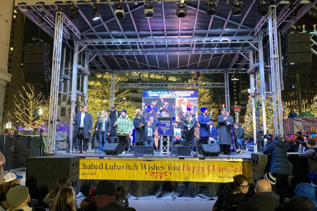 אירוע חנוכה בדטרויט של משפחות החטופים עם הקהילה היהודית ונציגי ציבור (צילום: מטה משפחות החטופים והנעדרים) אירוע חנוכה בדטרויט של משפחות החטופים עם הקהילה היהודית ונציגי ציבור (צילום: מטה משפחות החטופים והנעדרים)