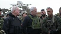 שר הביטחון גלנט והשר גנץ בהערכת מצב בצפון רצועת עזה (צילום: שחר יורמן)