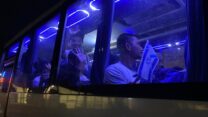 שחרור העובדים התאילנדים מבית החולים (צילום: יהל פרג')