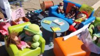 מיצג מחאה של מעון שהקימו מטפלות מול משרד האוצר בירושלים (צילום ארכיון: דוברות נעמת)