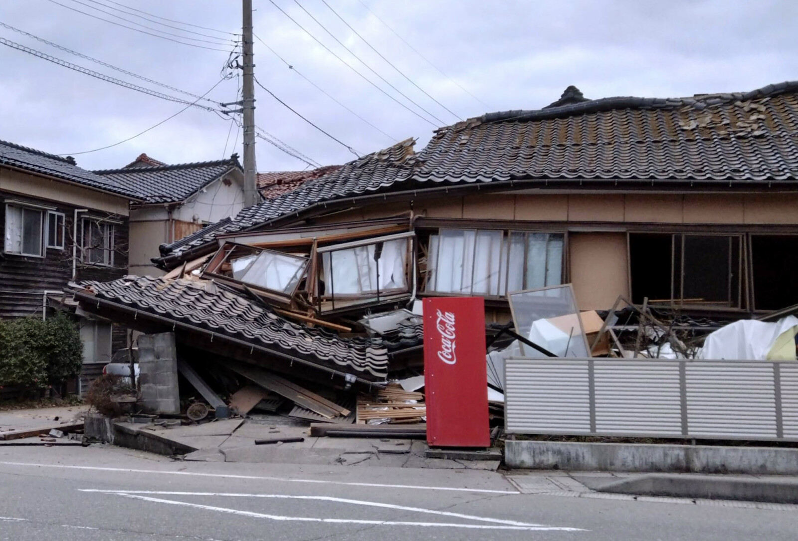 הרס בוואז'ימה, יפן, בעקבות רעידת האדמה (צילום: Kyodo via Reuters)