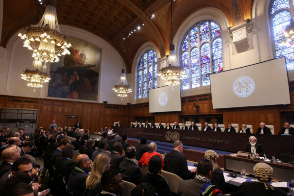 הרכב השופטים בבית הדין בהאג, בתביעה שהגישה דרום אפריקה נגד ישראל (צילום: REUTERS/Thilo Schmuelgen)