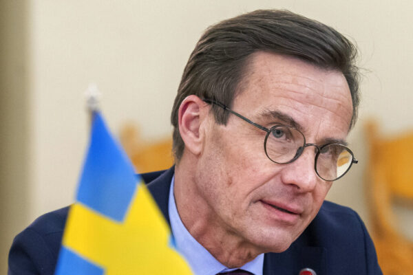 ראש ממשלת שוודיה אולף קריסטרסון (צילום: AP/Mindaugas Kulbis)