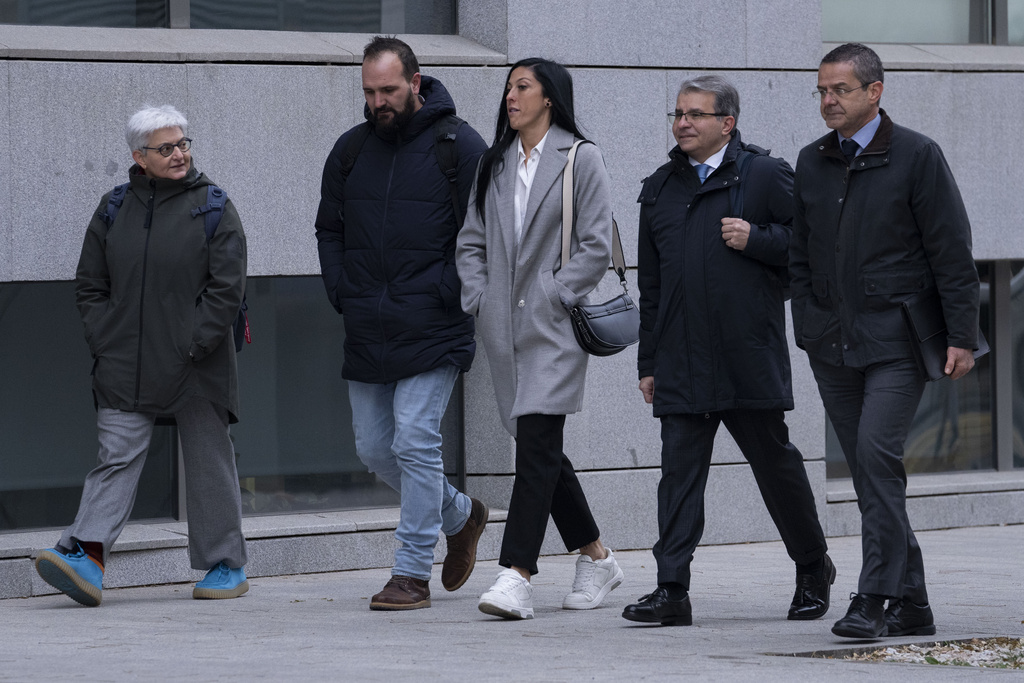 שחקנית הכדורגל הספרדית ג'ניפר הרמוסו מגיעה לבית המשפט במדריד, להעיד נגד יו&quot;ר ההתאחדות לכדורגל היוצא לואיס רוביאלס (צילום: AP/Bernet Armanga)
