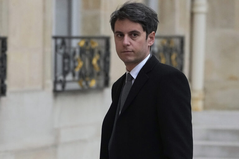 ראש ממשלת צרפת, גבריאל אטל. האקס הבטיח שהקשר שהיה ביניהם לא ישפיע על עבודתם המשותפת בממשלה (צילום: AP Photo/Michel Euler)