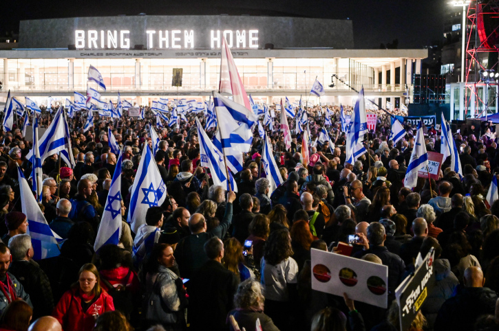 עשרות אלפים השתתפו בעצרת להשבת החטופים במלאת 100 ימים למלחמה בעזה (צילום: אבשלום ששוני, פלאש 90)