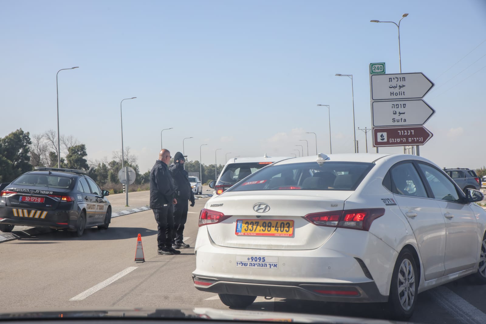 מחסום של המשטרה, המונע ממפגינים להגיע לכרם שלום (צילום: כדיה לוי)