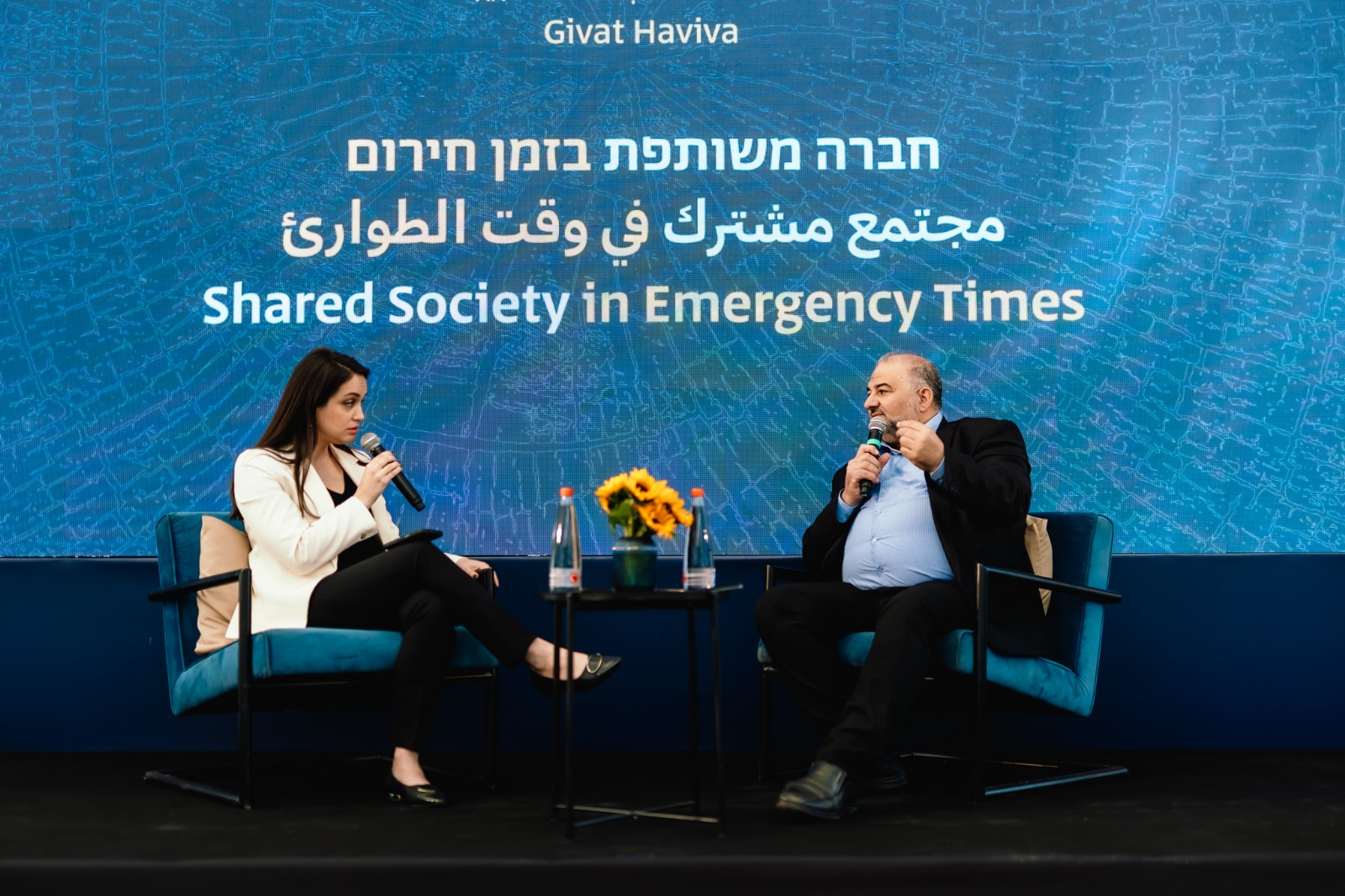 יו&quot;ר רע&quot;ם מנסור עבאס בשיחה עם העיתונאית ליאור קינן בכנס גבעת חביבה (צילום: Eclipse Media)