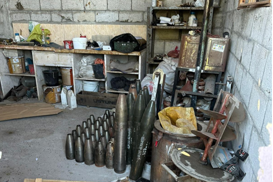 מצעי לחימה שאותרו על ידי חטיבת 'יפתח' באל בורייג' (צילום: דובר צה"ל) מצעי לחימה שאותרו על ידי חטיבת 'יפתח' באל בורייג' (צילום: דובר צה"ל)