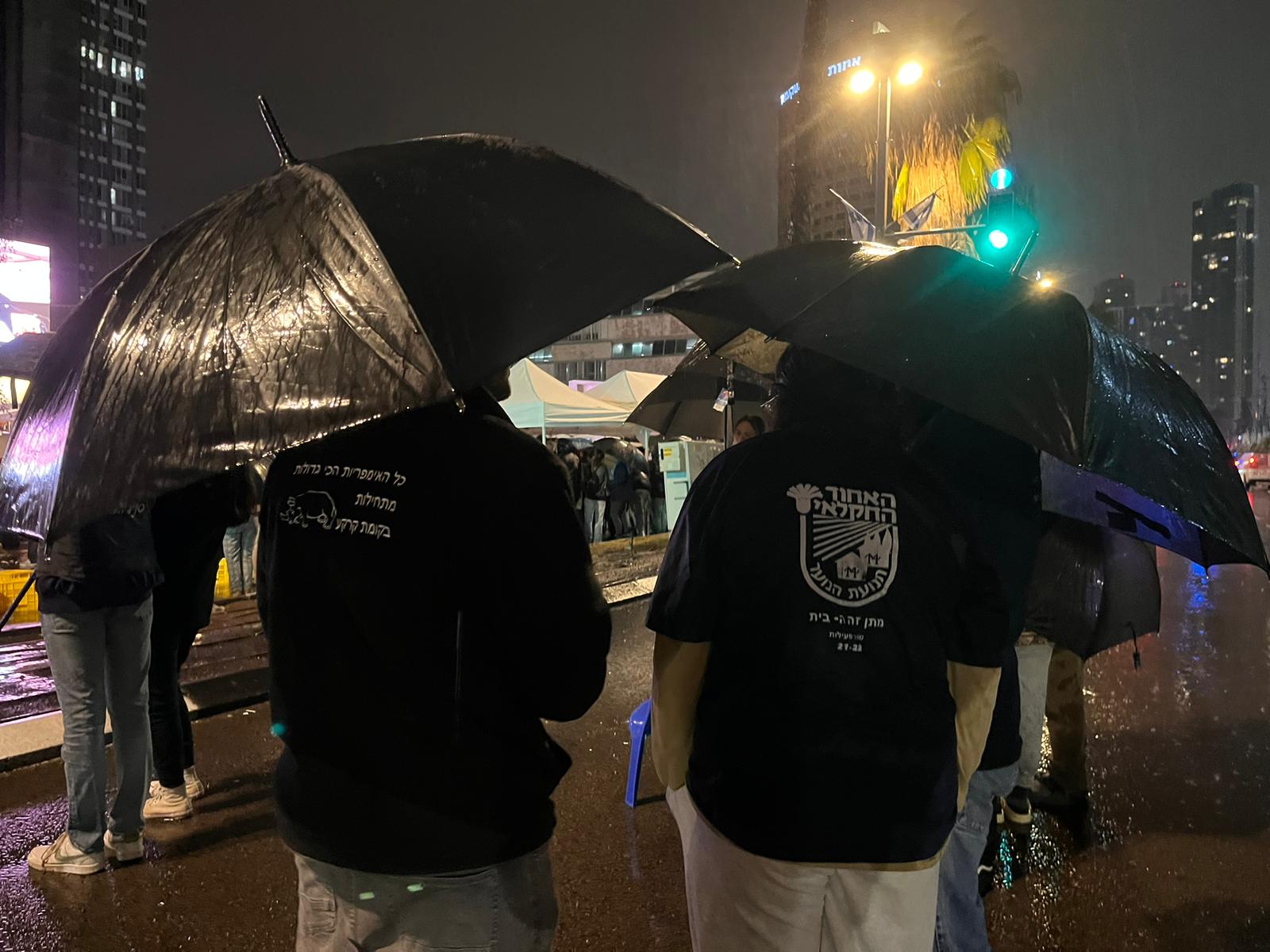 חניכי תנועות הנוער בלילה הלבן בכיכר החטופים לציון "100 ימים של גיהנום" בשבי חמאס (צילום: אורן דגן)