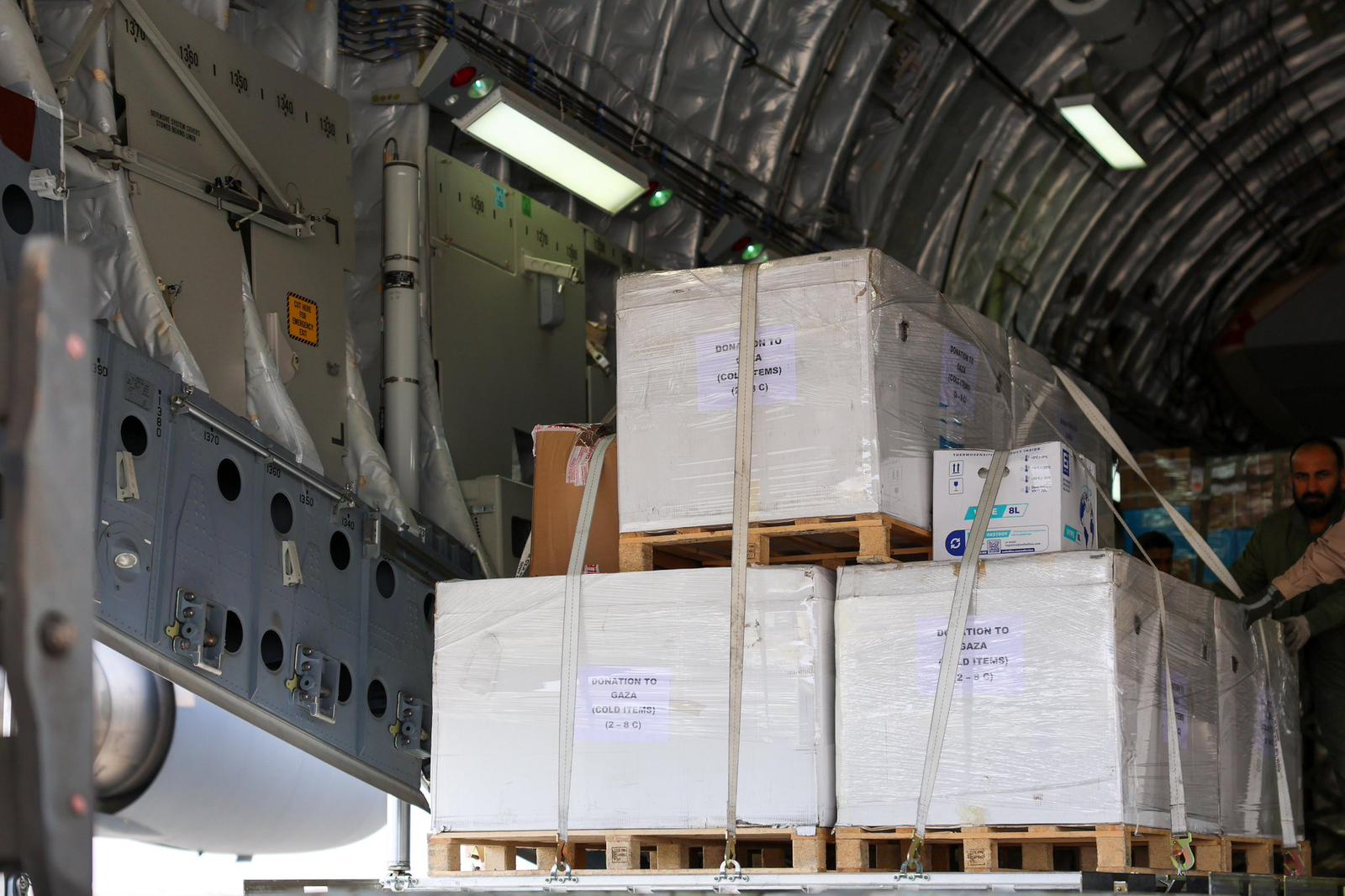 מטוס התרופות לחטופים הישראלים והסיוע ההומניטרי לתושבי עזה שהועבר על ידי קטאר לרצועת עזה (צילום: משרד החוץ של קטאר)