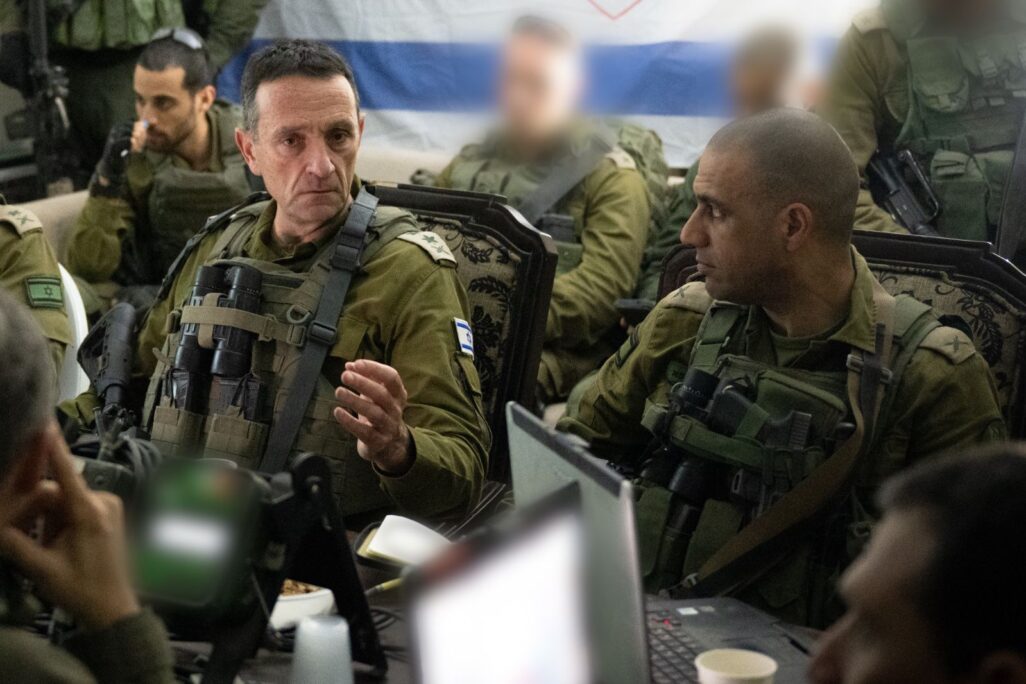 הרמטכ"ל רא"ל הרצי הלוי בהערכת מצב ברצועת עזה (צילום: דובר צה"ל)