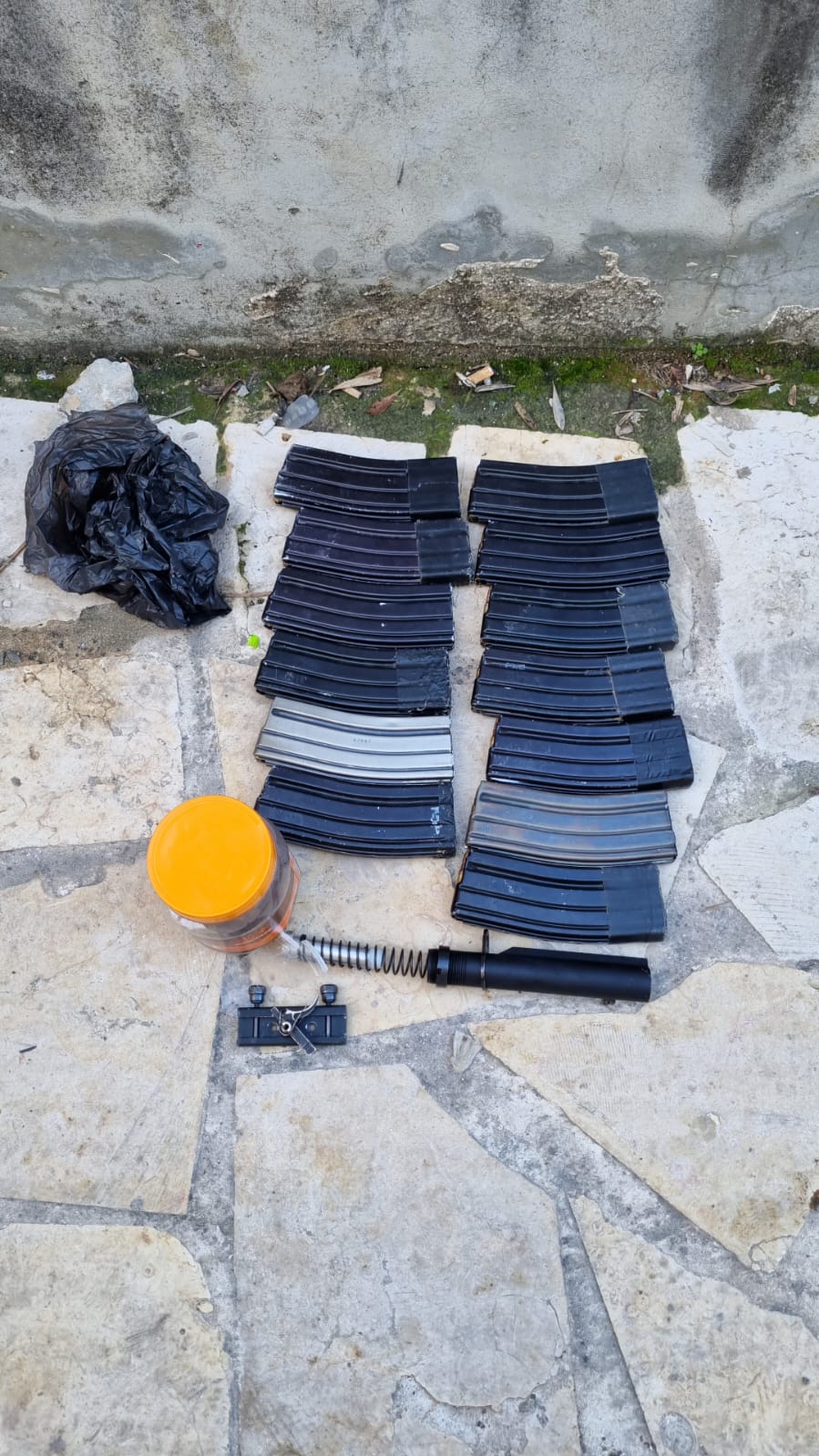 Weapons found in a counter-terrorism marker in the Tulkarm refugee camp (photo: IDF spokesperson)