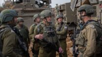 הרמטכ"ל רא"ל הרצי הלוי עם לוחמים בעזה (צילום: אתר דובר צה"ל)