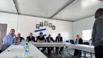 חברי הכנסת מיכאל ביטון, אברהם בצלאל ואלי דלל בסיור ביישובים הבדואיים בנגב (צילום: דוברות ש"ס)