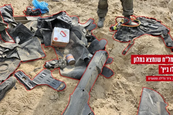 אמצעי הלחימה שנמצאו במלון (צילום: דובר צה"ל)