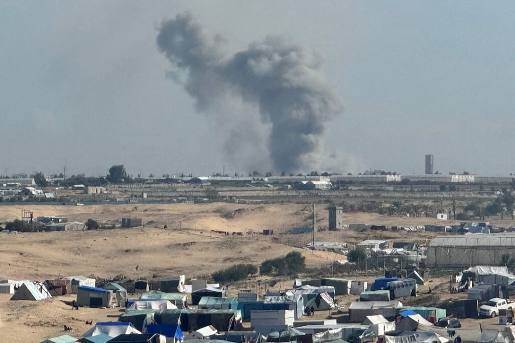 עשן לאחר תקיפה של צה״ל בדרום רצועת עזה. ארכיון. (צילום: TERS/Bassam Masoud)