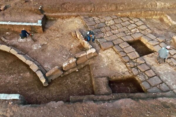 חפירות ארכיאולוגיות בתל מגידו כביש 66 (צילום: אמיל אלג'ם, רשות העתיקות)