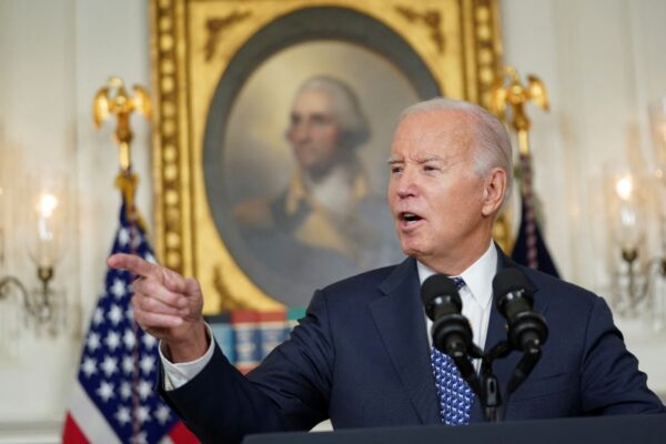נשיא ארה"ב ג'ו ביידן בהצהרה בבית הלבן (צילום: REUTERS/Kevin Lamarque)