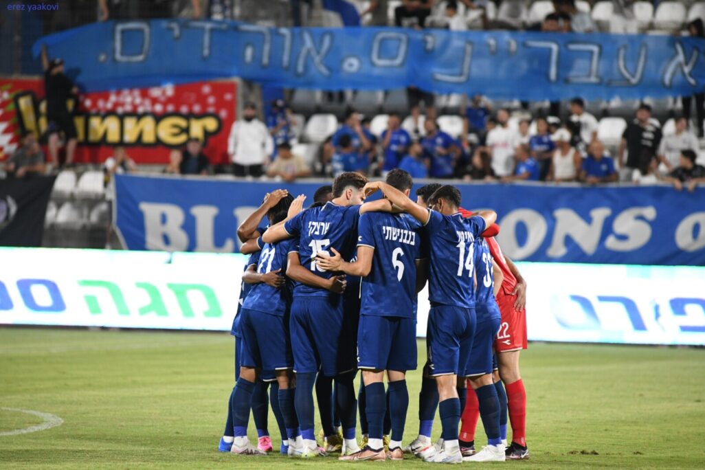 שחקני הפועל עירוני קריית שמונה (צילום: ארז יעקבי)