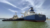 ספינה בתעלת סואץ (צילום: Suez Canal Authority via AP)