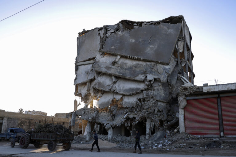 הרס מרעידת האדמה באידליב, סוריה (צילום: AP Photo/Omar Albam)