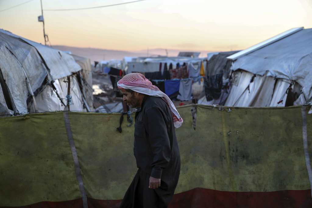 בית מחסה באידליב, סוריה (צילום: AP Photo/Omar Albam)