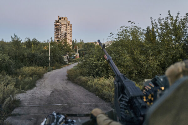 כוח צבאי אוקראיני בעיר אבדייבקה, אוגוסט 2023 (צילום: AP Photo/Libkos)