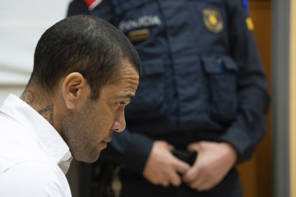 שחקן נבחרת ברזיל לשעבר דני אלבס, במהלך משפטו בברצלונה (צילום: D.Zorrakino/Pool PhotoAP, File)