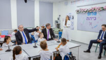ראש הממשלה בנימין נתניהו ושר החינוך יואב קיש בפתיחת שנת הלימוד  במעלה אדומים (צילום: אוליבר פיטוסי, פול)