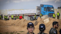 משאית סיוע הומניטרי בדרך לרצועת עזה (צילום: חיים גולדברג, פלאש90)