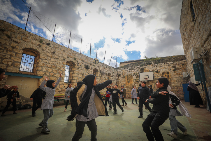 בית ספר בשכונת סילוואן במזרח ירושלים (צילום: Jamal Awad/Flash90) בית ספר בשכונת סילוואן במזרח ירושלים. למצולמים אין קשר לכתבה (צילום ארכיון: Jamal Awad/Flash90)