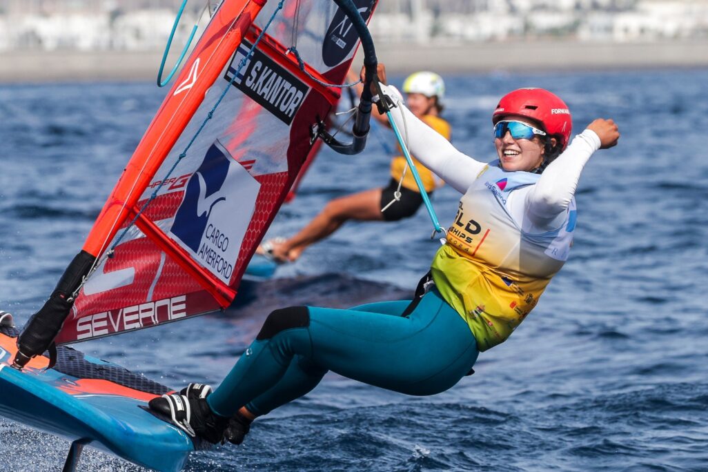 שרון קנטור זוכה באליפות העולם בגלישת רוח (צילום: sailing energy)