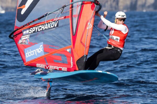 קטי ספיצ'קוב באליפות העולם בגלישת רוח (צילום: sailing energy)