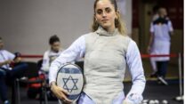 הסייפת ליאור דרוק. "הכי חשוב לי לפני הכל זה לייצג את המדינה שלנו" (צילום: עודד קרני, הוועד האולימפי בישראל)