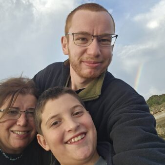 אורה חתן וילדיה (צילום: אלבום פרטי)