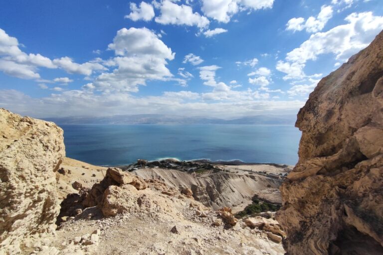 תצפית על ים המלח. זיכיון ים המלח הוענק ל־ICL (כי"ל דאז) ב־1961 וצפוי להסתיים ב־2030 (צילום: אלבינה מרקוס)