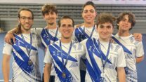 הנבחרת הישראלית לאליפות אירופה בקשתות, עם המדליות (צילום: איגוד הקשתות הישראלי)