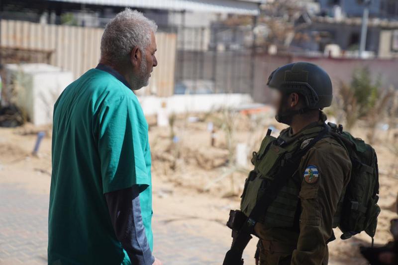 פעילות צה"ל בבית החולים נאצר בח'אן יונס (צילום: דובר צה"ל) פעילות צה"ל בבית החולים נאסר בחאן יונס (צילום: דובר צה"ל)