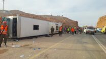 אוטובוס אגד שהתהפך בכביש 90 (צילום: מועצה אזורית הערבה התיכונה)