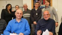חתימת הסכם קיבוצי לעובדי אלקטרה פאוור (צילום: דוברות ההסתדרות)