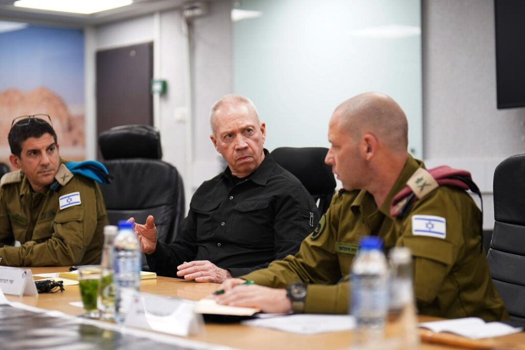 שר הביטחון יואב גלנט בפיקוד הדרום (צילום: אריאל חרמוני, משרד הביטחון)