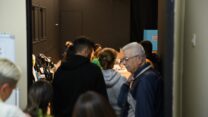 צפיפות בכניסה לקלפי בבית שמש (צילום: אור גואטה)