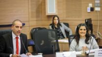 היועץ המשפטית לכנסת עו"ד שגית אפיק ויו"ר ועדת הכנסת אופיר כץ (צילום: נועם מושקוביץ, דוברות הכנסת)
