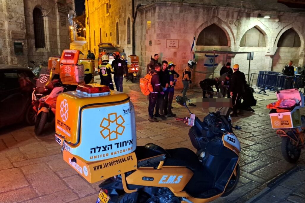 זירת פיגוע הדקירה בירושלים (צילום: דוברות איחוד הצלה)