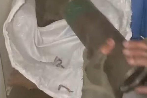 פצצות מרגמה שנמצאו בתוך שקי אונר"א (צילום: דובר צה"ל)