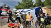 התהפכות האוטובוס סמוך למבוא ביתר (צילום: איחוד הצלה)