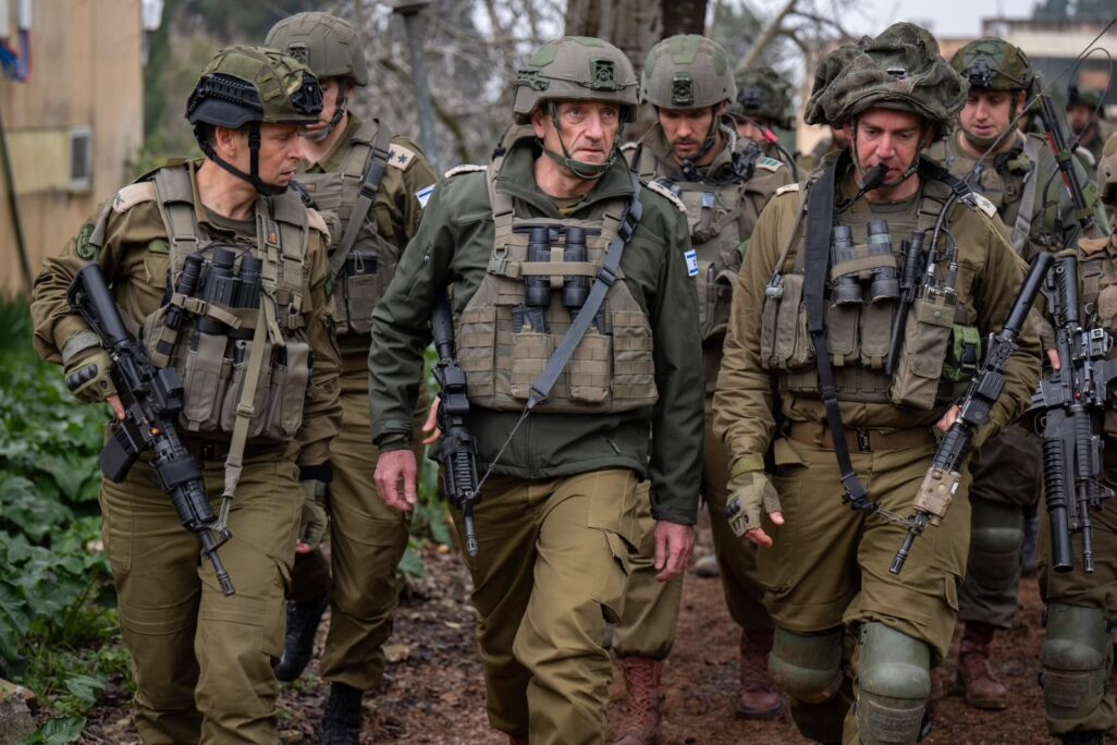 הרמטכ"ל הרצי הלוי בגבול הצפון (צילום: דובר צה"ל) הרמטכ"ל הרצי הלוי בגבול הצפון (צילום: דובר צה"ל)